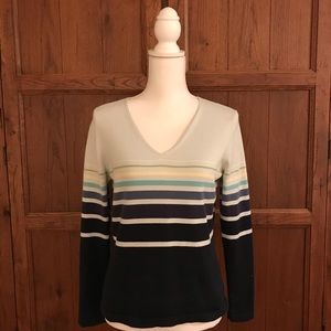 GAP vneck sweater